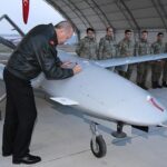 أردوغان يوقع على مسيرة عسكرية